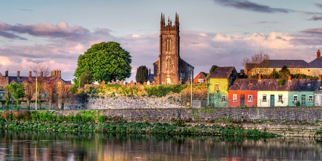 Dublin im Herbst: buntes Laub und bunte Türen