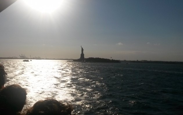 Fahr mit der Staten Island Ferry vorbei an der Freiheitsstatue