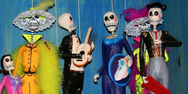Farbenfrohe Dekoration zum "Dia de los Muertos" in Mexiko
