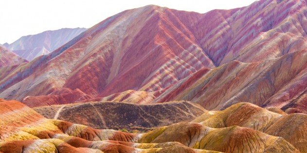 Die Gebirgskette Zangye Danxia in China