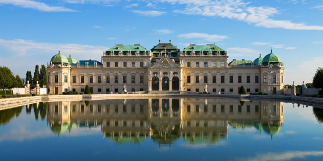 Schloss Schoenbrunn in Wien in Oesterreich im Winter