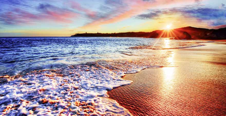 Sonnenuntergang an einem Strand auf den Malediven