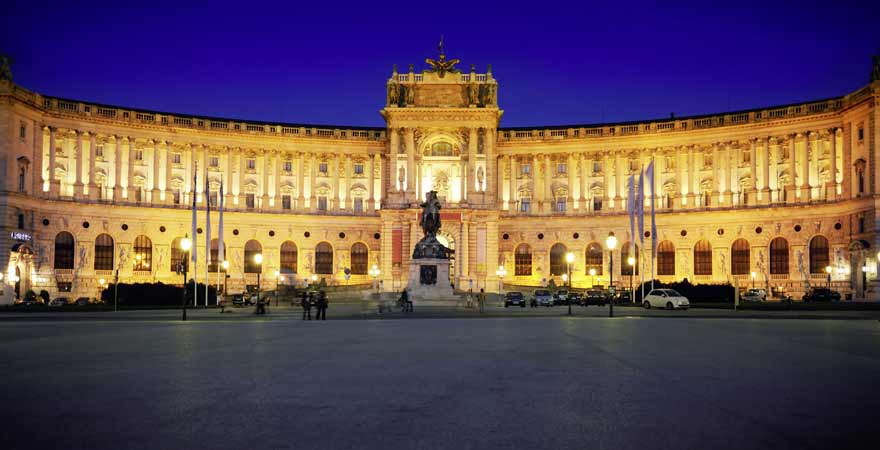 Hofburg in Wien bei Nacht