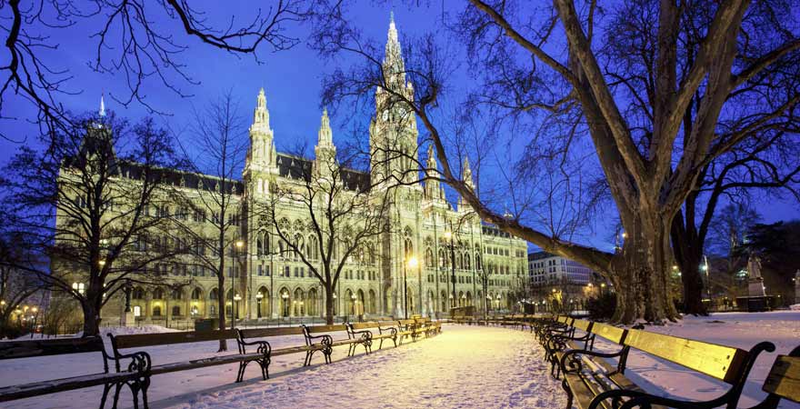 Rathaus in Wien bei Schnee
