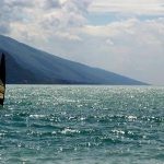 Windsurfer am Gardasee in Italien