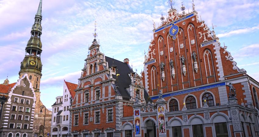 Marktplatz Riga mit Schwarzhäupterhaus.