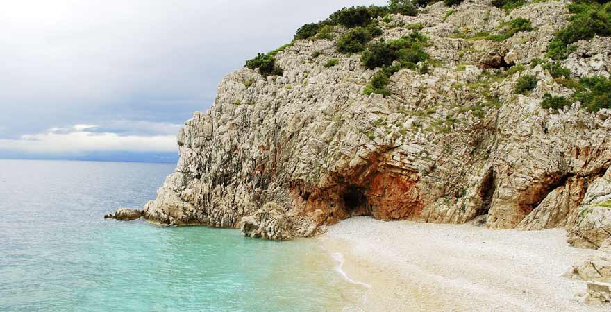 Strand auf den Brijuni Inseln in Kroatien