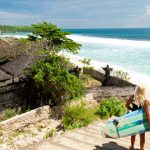 Surfen auf Bali in Indonesien