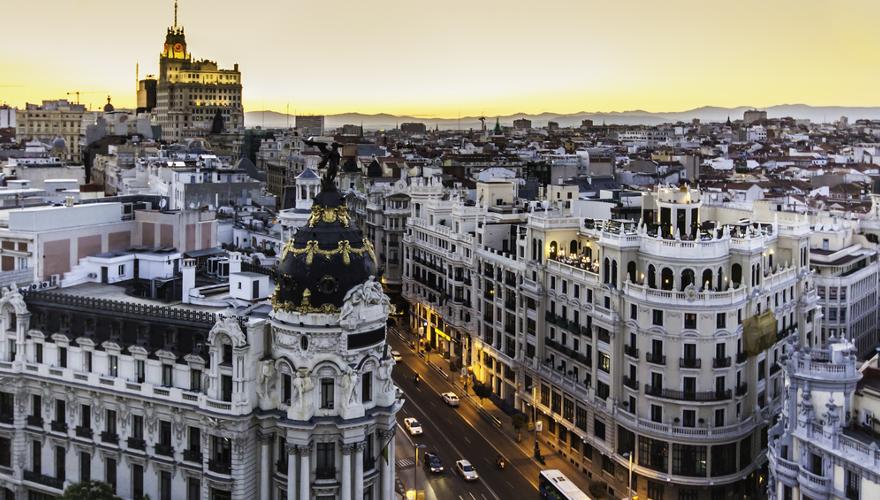 Die spanische Hauptstadt Madrid bei Nacht