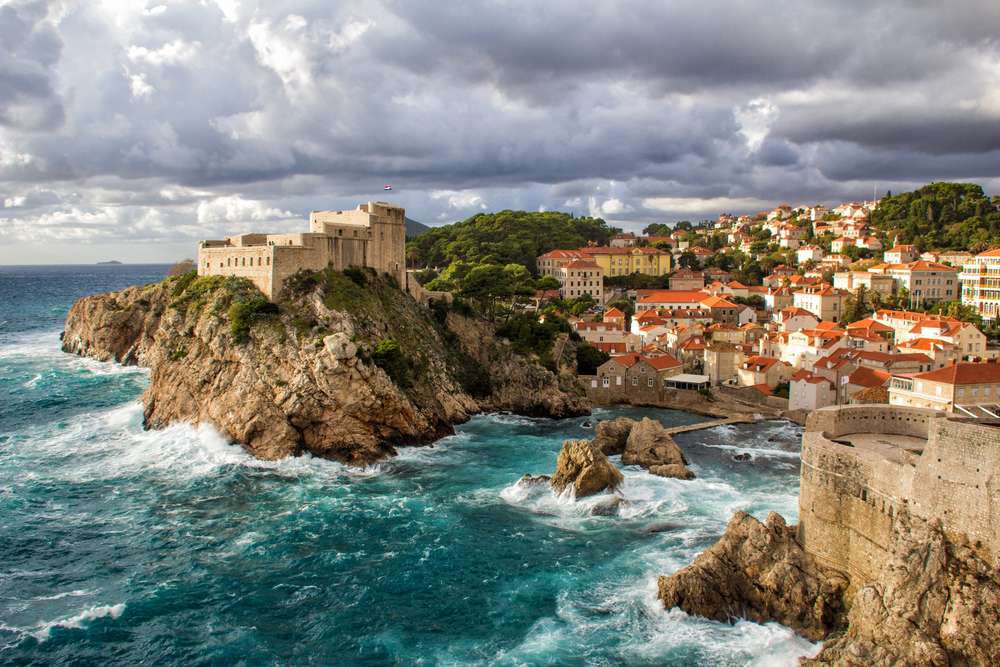 Dubrovnik in der Brandung in Kroatien