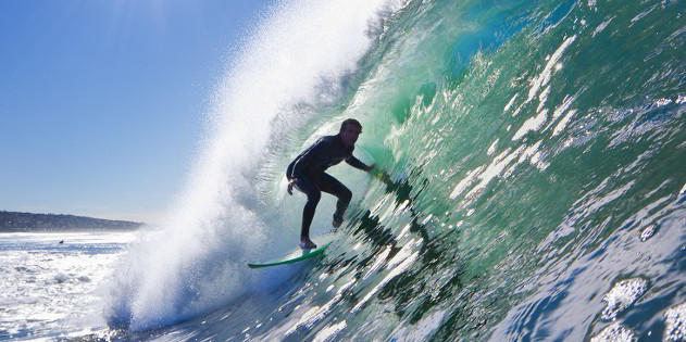 5 Gründe, um im Urlaub aufs Surf-Brett zu steigen