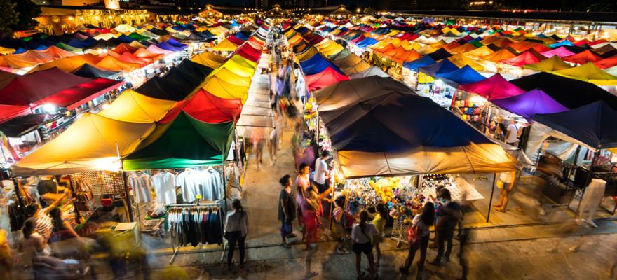 Nachtmarkt in Bangkok in Thailand