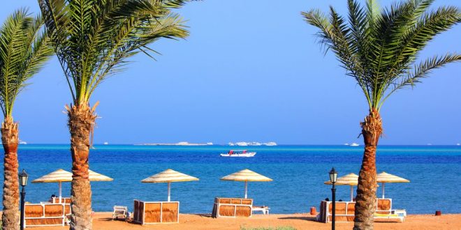 Schnorcheln, Sonnenbaden und abends feiern – Reisetipps für euren Hurghada-Urlaub