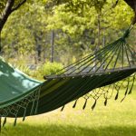 Haengematte zuhause im eigenen Garten