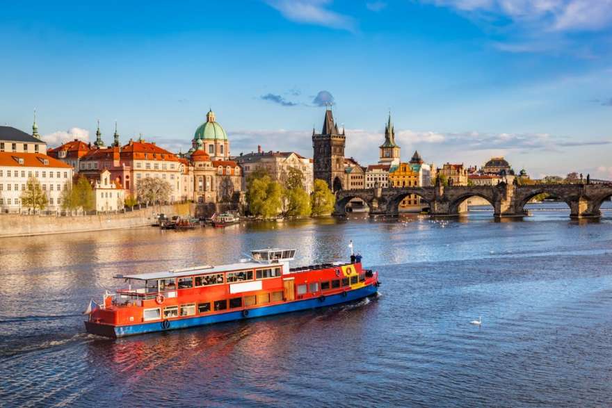 Schiff in Prag