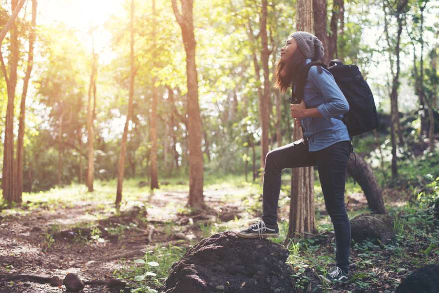 Wandererin im Wald