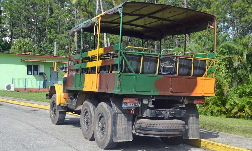Russische Limousine in Topes de Collantes