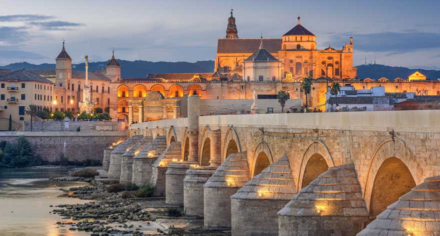 Roemische Bruecke in Cordoba in Spanien