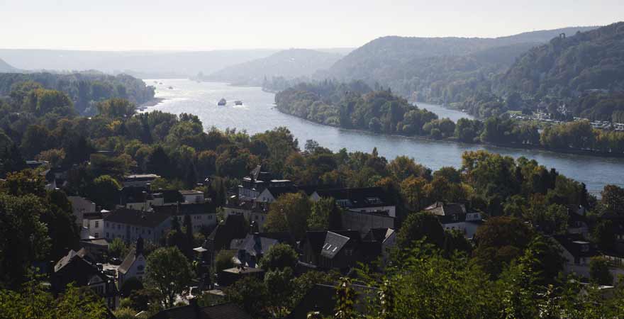 Blick vom Drachenfels auf Bad Honnef in Deutschland