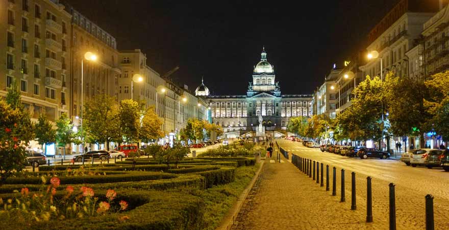 Wenzelsplatz in Prag bei Nacht