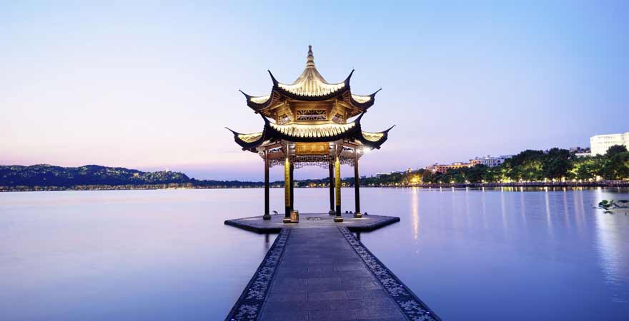 Sonnenuntergang am Westsee bei Hangzhou in China