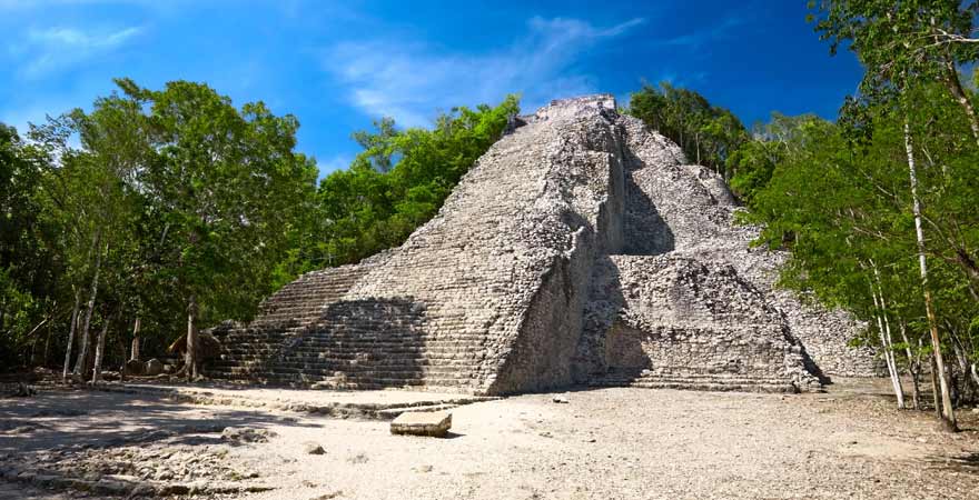 Nohoch Mul Maya Pyramide auf Yucatan in Mexiko