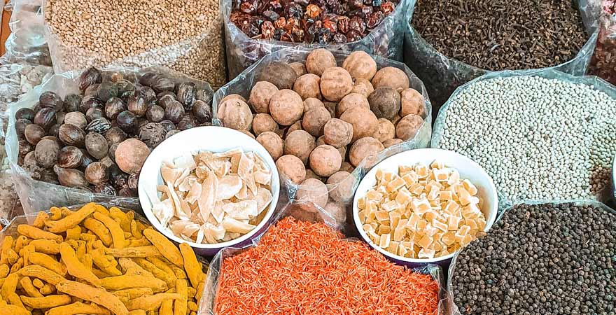 Gewürze im Souk in Nizwa im Oman