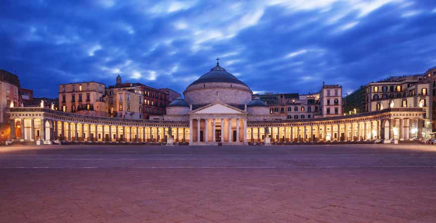 Piazza del Plebiscito in Neapel in Italien