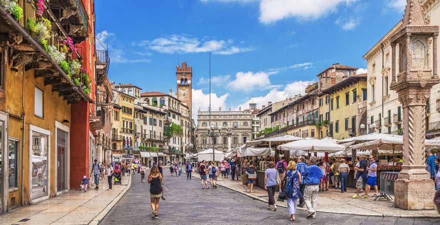 Piazza delle Erbe in Verona in Italien