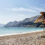 Strand Baska auf Krk in Kroatien