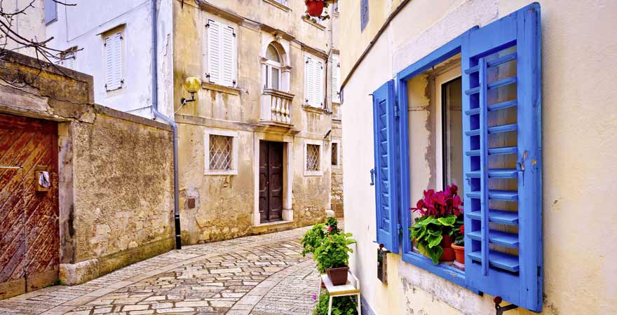 Gasse in Porec in Kroatien