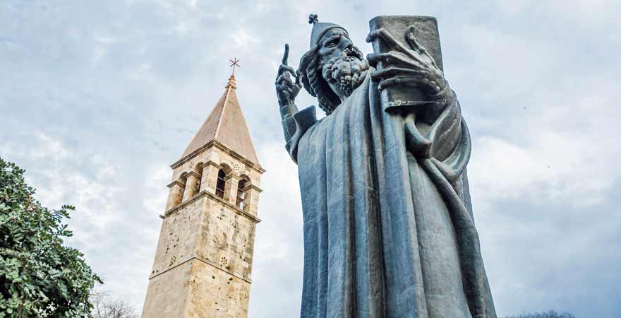 Statue Gregor von Nin beim Diokletianpalast in Split in Kroatien