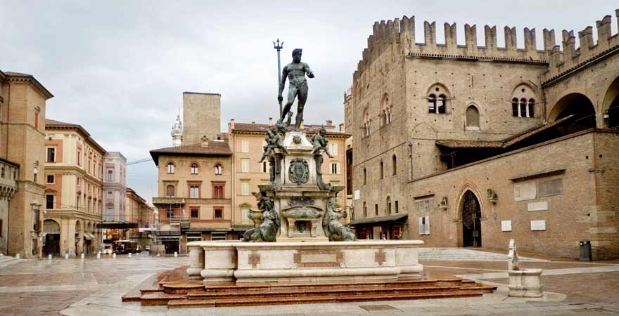 Piazza Maggiore in Bologna in Italien