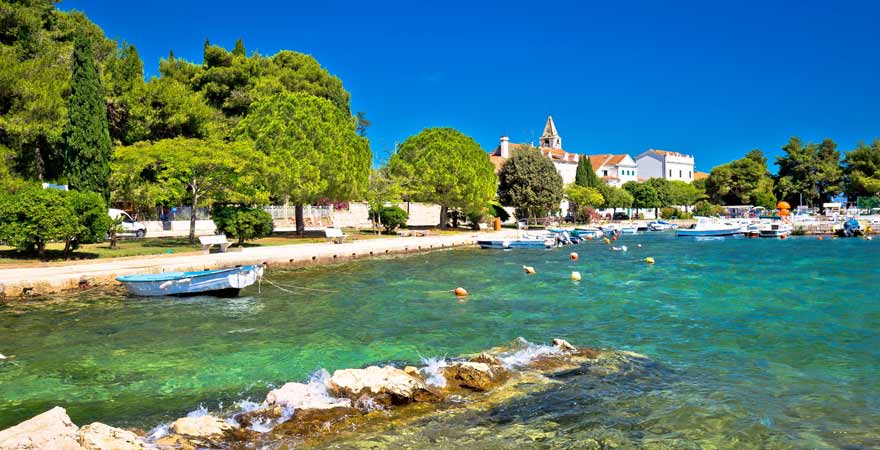 Strand Sveti Jakov in Kroatien