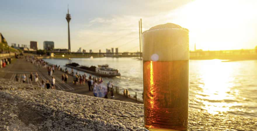 Altbier am Rhein in Düsseldorf