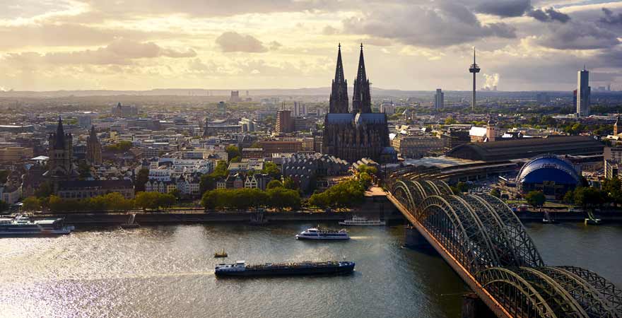 Ausblick vom Köln Triangle auf den Kölner Dom