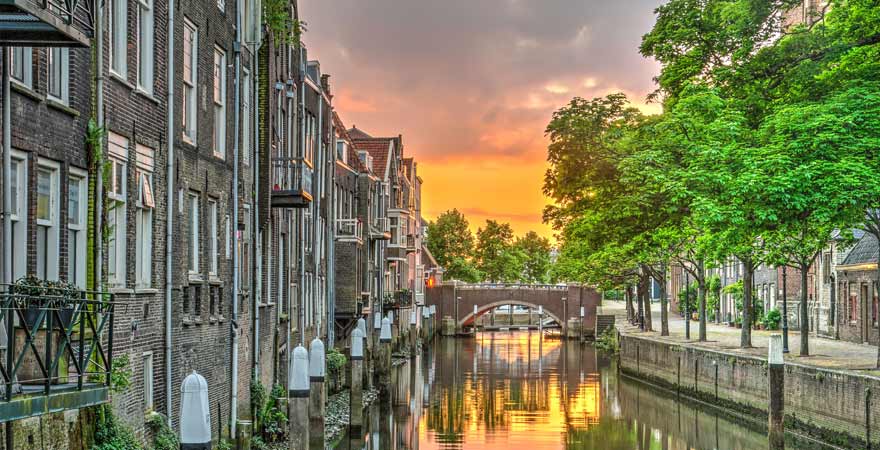 Dordrecht bei Abenddämmerung in den Niederlanden