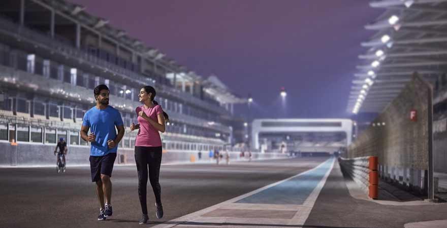 Läufer auf dem Yas Marina Circuit