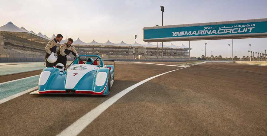 Rennwagenfahrer auf dem Yas Marina Circuit