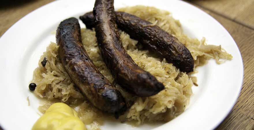 Bratwurst mit Sauerkraut