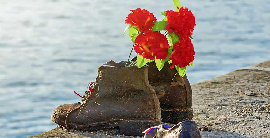 Schuhe am Donauufer in Budapest