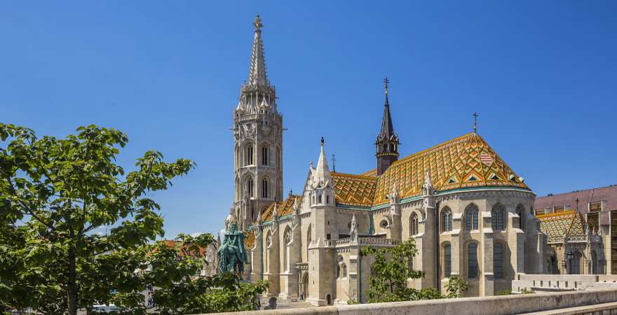 Die bekannte St. Matthias Kirche auf dem Burgberg in Budapest