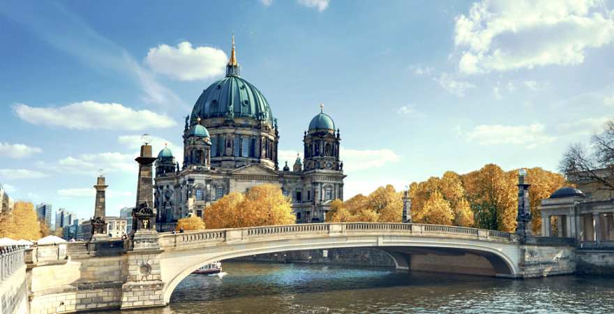 Blick über die Spree zum Berliner Dom