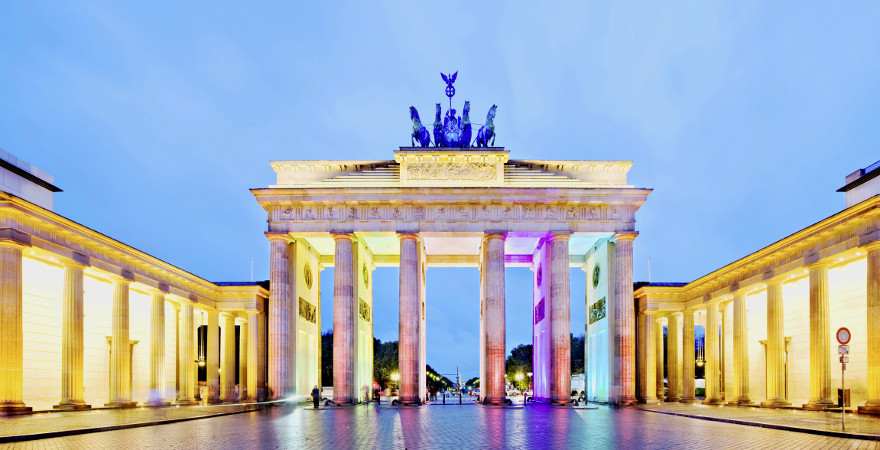 Das Brandenburger Tor mit den Arkaden am Pariser Platz