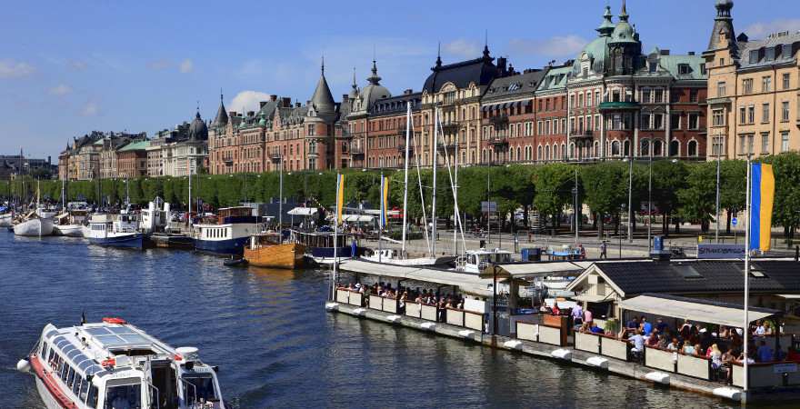 Stockholms Strandvägen am Wasser mit seinen Prachtbauten