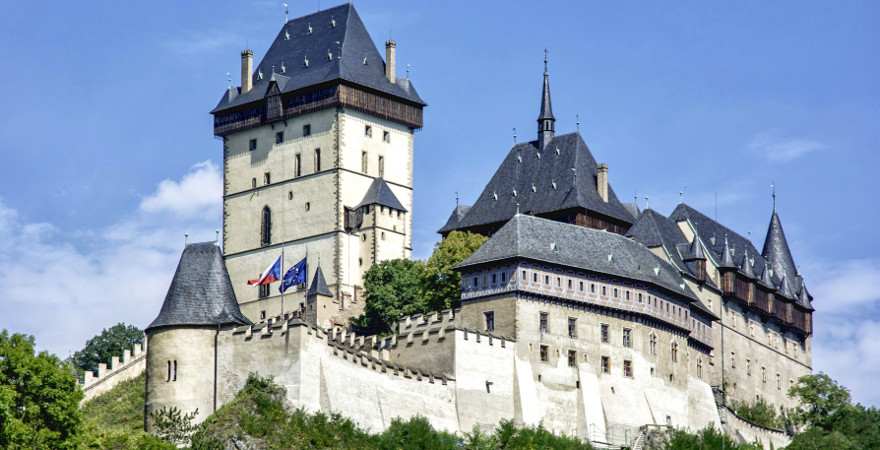 Die imposante Burg Karlstein in Tschechien