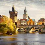 Blick über die Moldau auf die Karlsbrücke in Prag