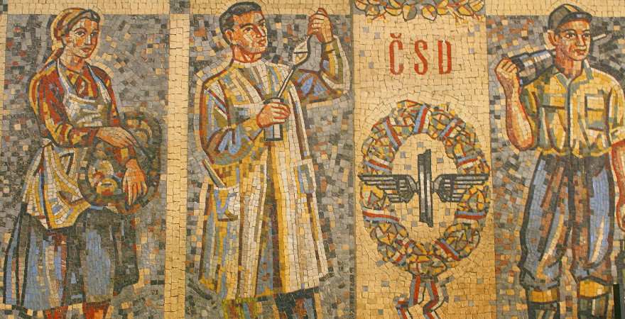 Mosaik im sozialistischen Stil in der Prager U-Bahn