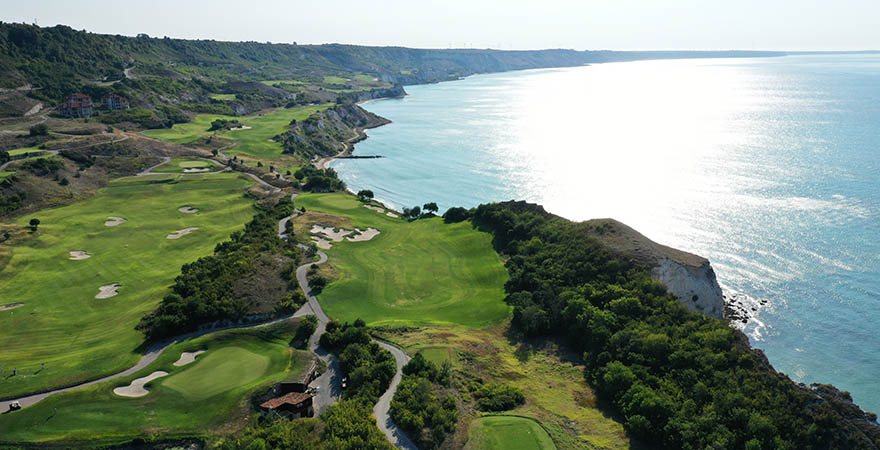 Luftaufnahme der thrakischen Klippen Golf und Strand Resort, Bulgarien