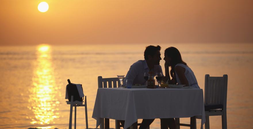 romantisches Dinner am Strand